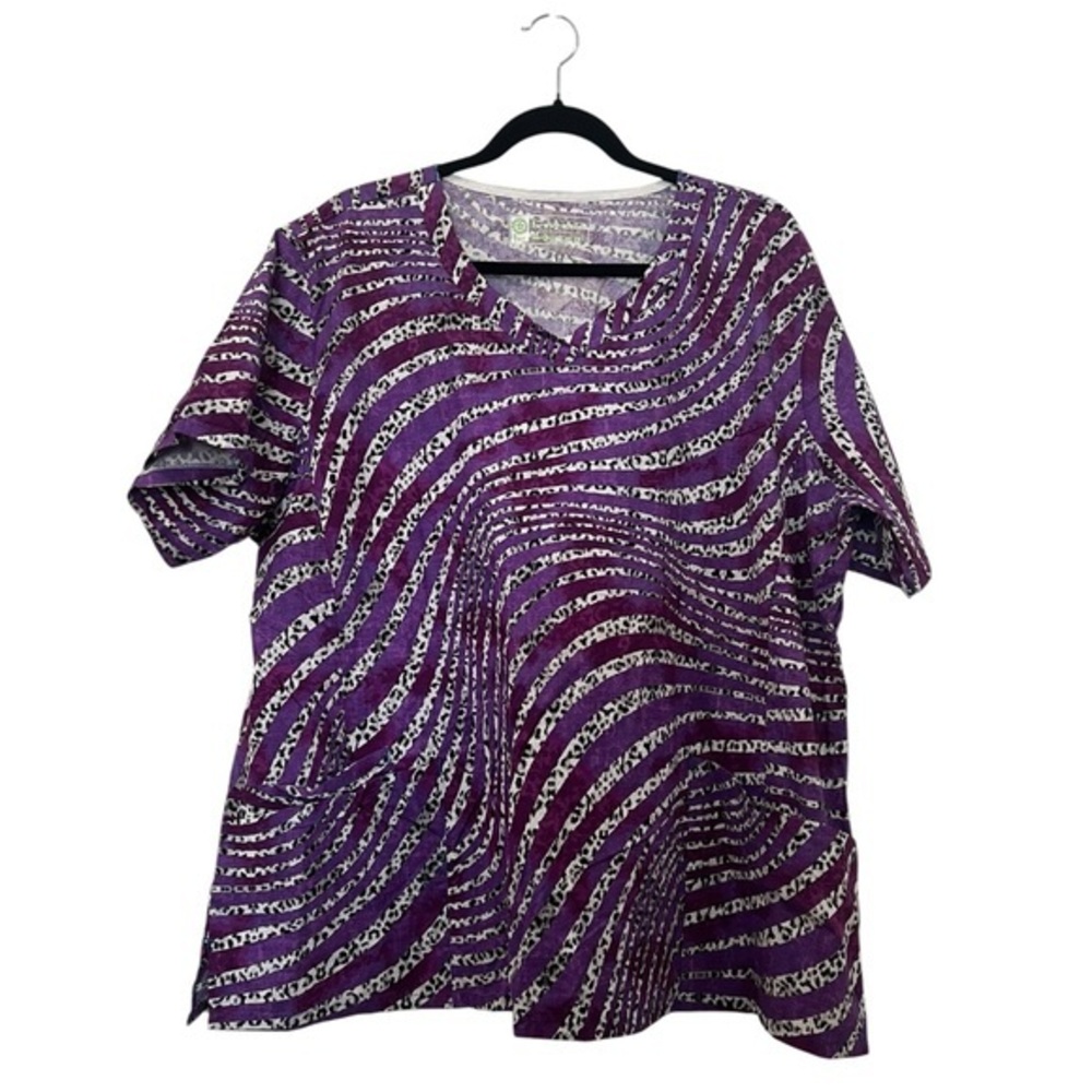 NWT! BIO Bring It On scrubs top, fun purple white black “Ripples” print 2X.